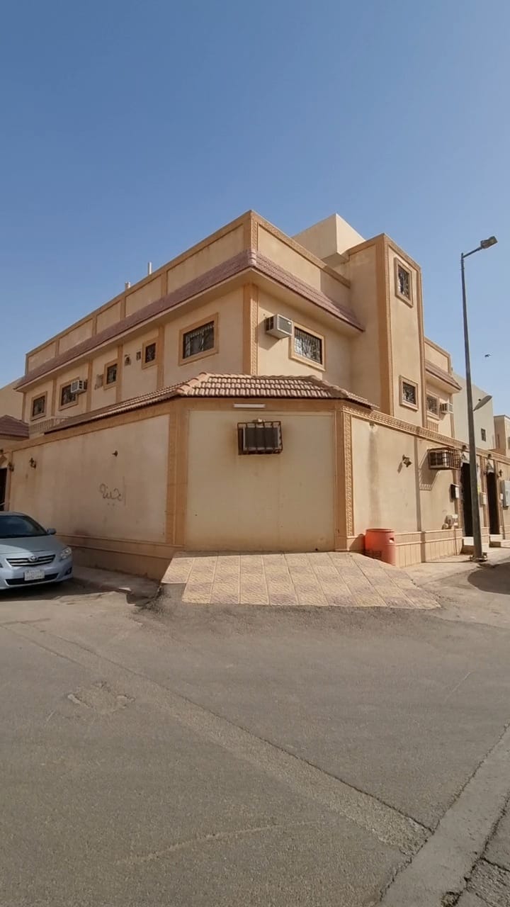 للبيع فيلا دور مع شقتين بحي الريان للبيع فيلا دور مع شقتين بحي الريان