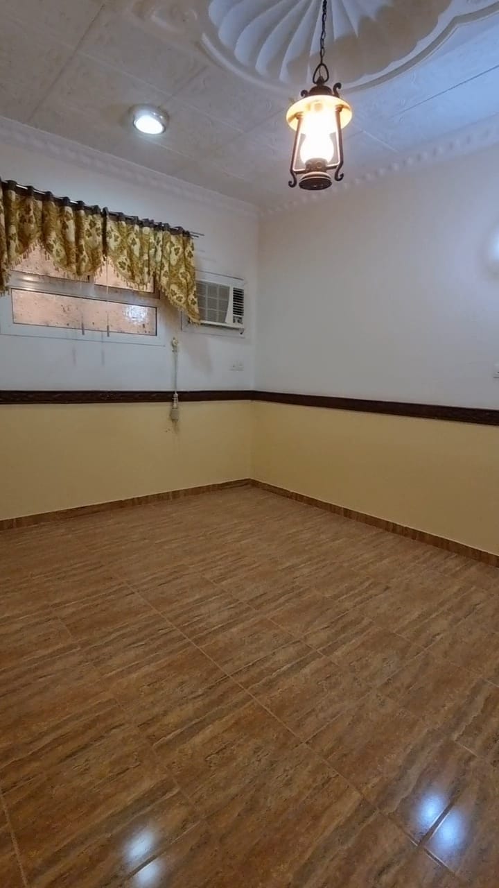 للبيع فيلا دور مع شقتين بحي الريان للبيع فيلا دور مع شقتين بحي الريان