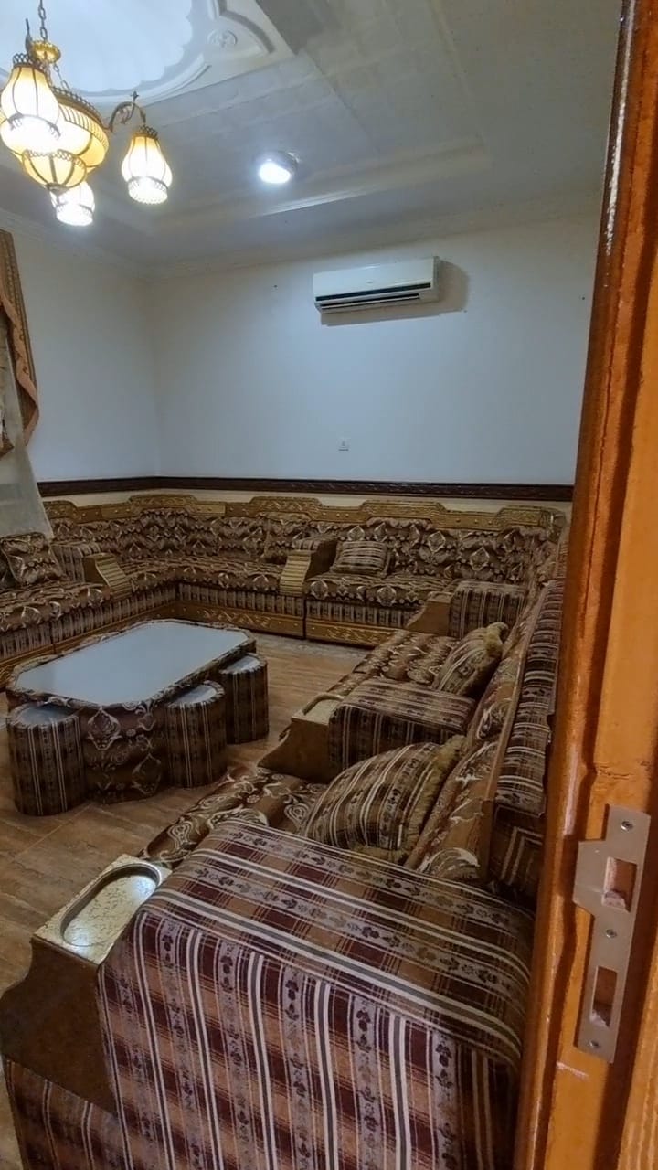 للبيع فيلا دور مع شقتين بحي الريان للبيع فيلا دور مع شقتين بحي الريان