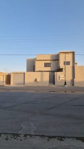 (العربية) للبيع فيلا مع شقتين بحي السلمان (العربية) للبيع فيلا مع شقتين بحي السلمان