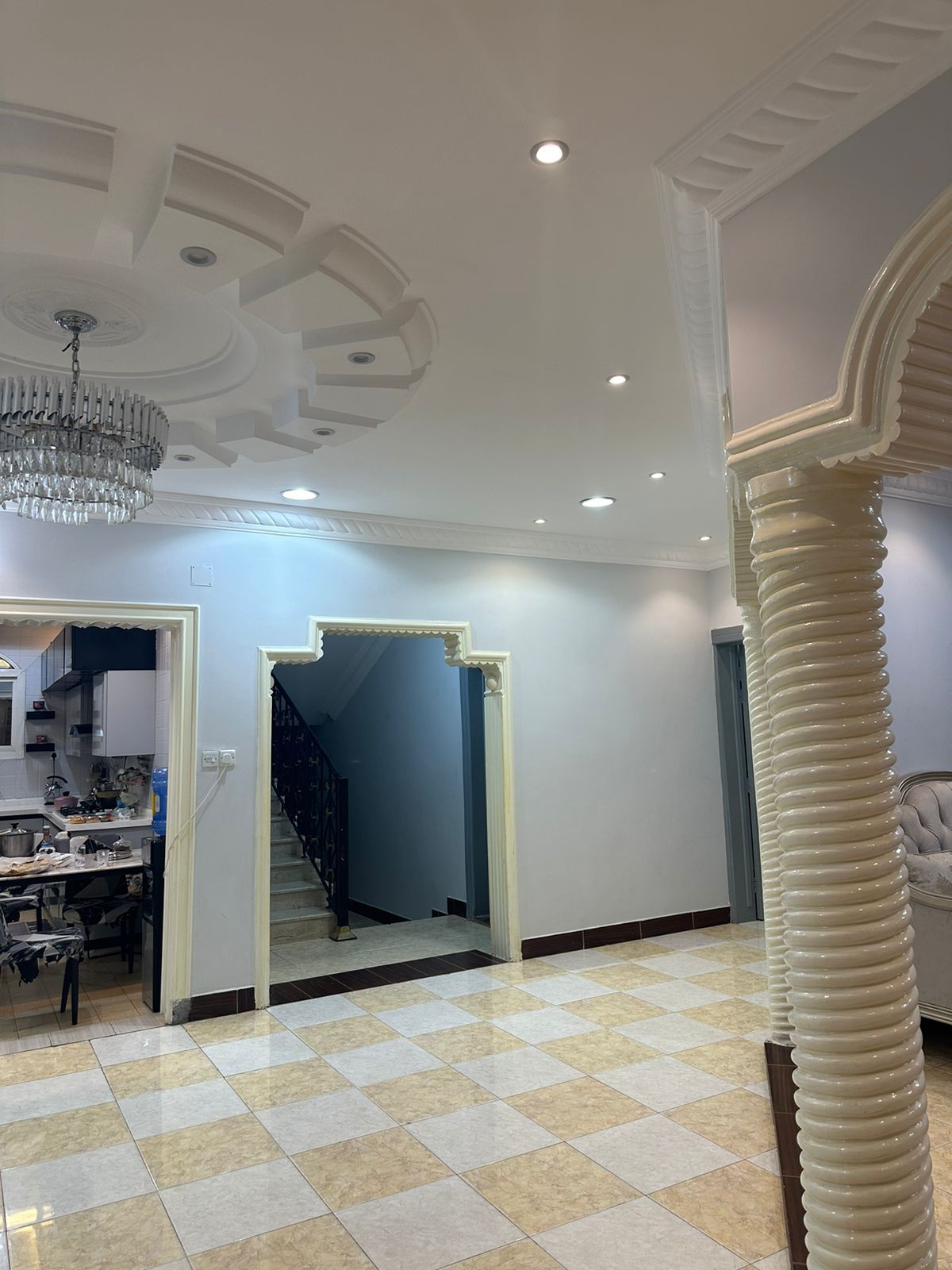 (العربية) للبيع فيلا دور وشقتين بحي الافق (العربية) للبيع فيلا دور وشقتين بحي الافق