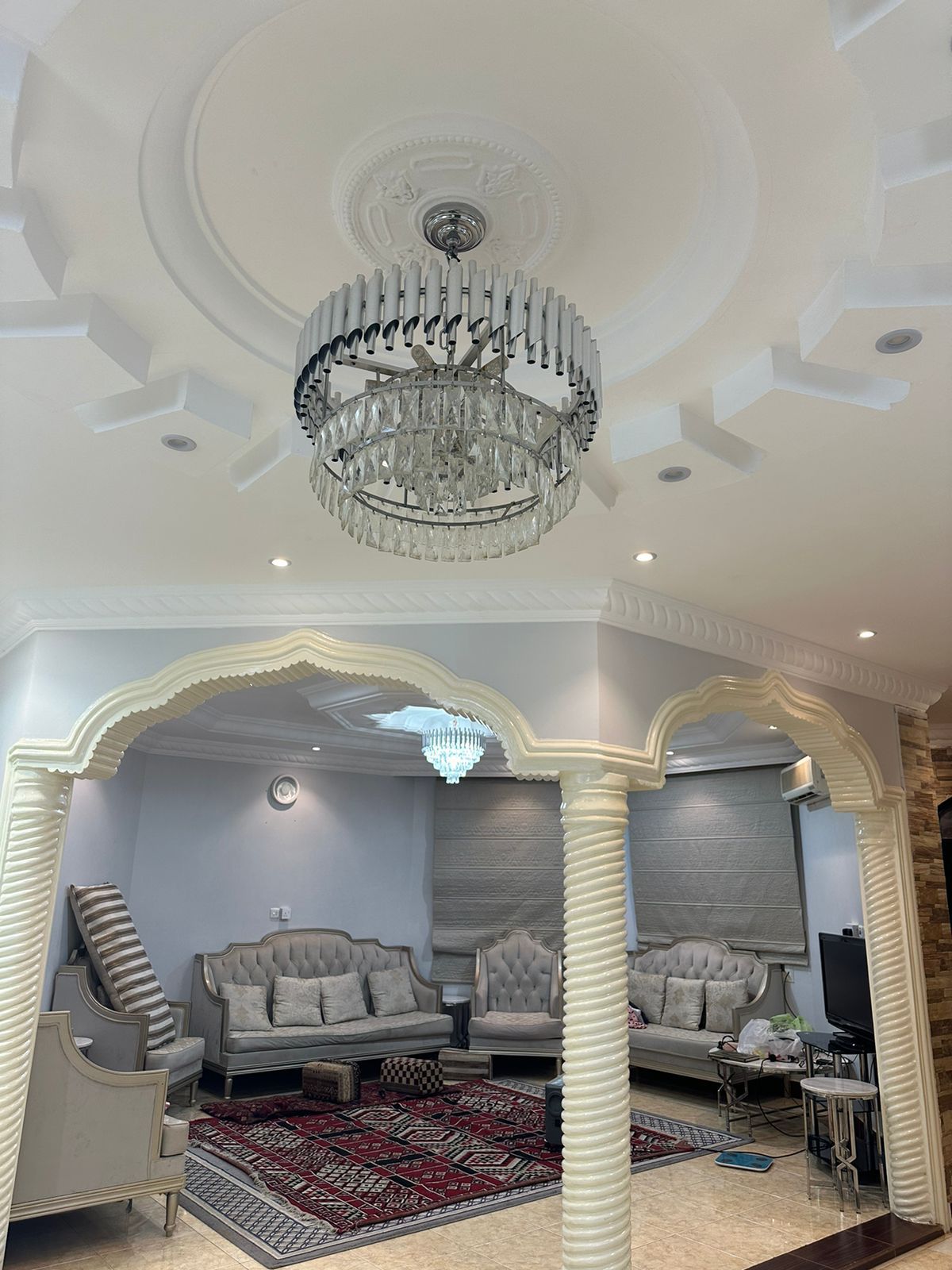 (العربية) للبيع فيلا دور وشقتين بحي الافق (العربية) للبيع فيلا دور وشقتين بحي الافق