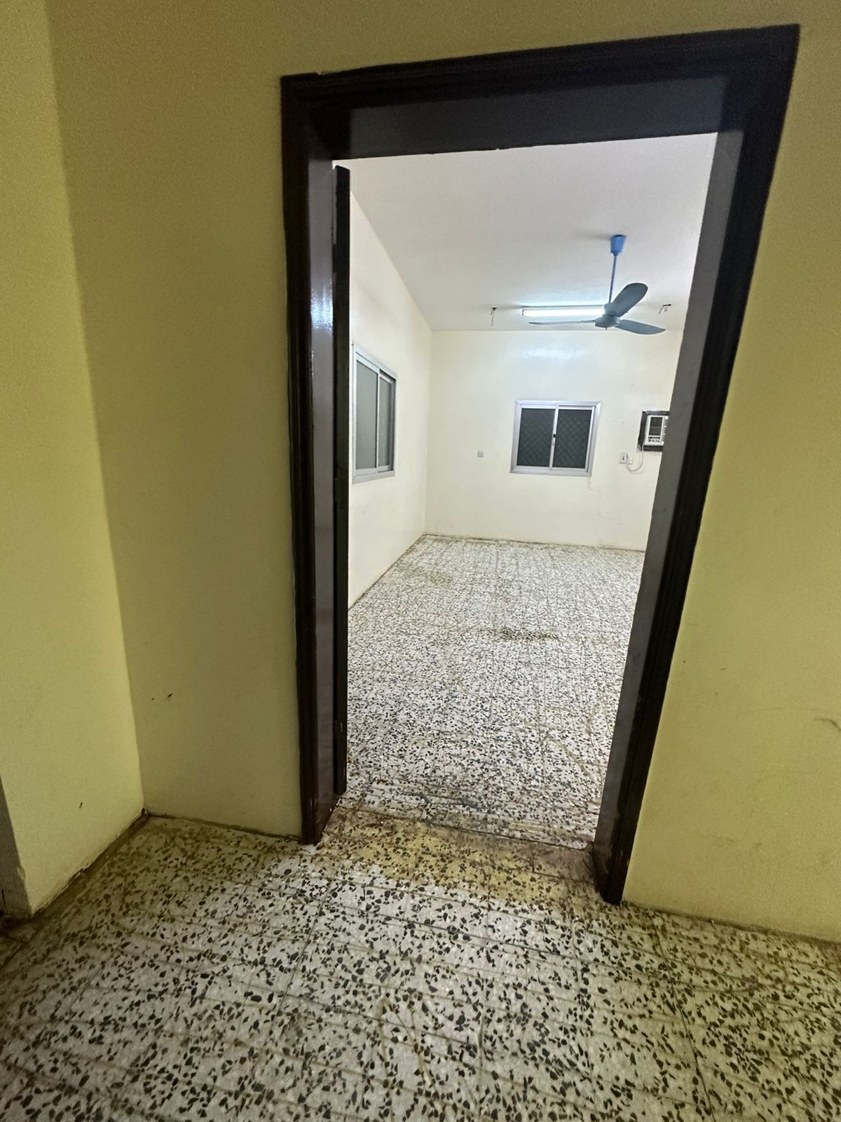 للبيع فيلا دور وشقتين بحي الفايزية للبيع فيلا دور وشقتين بحي الفايزية