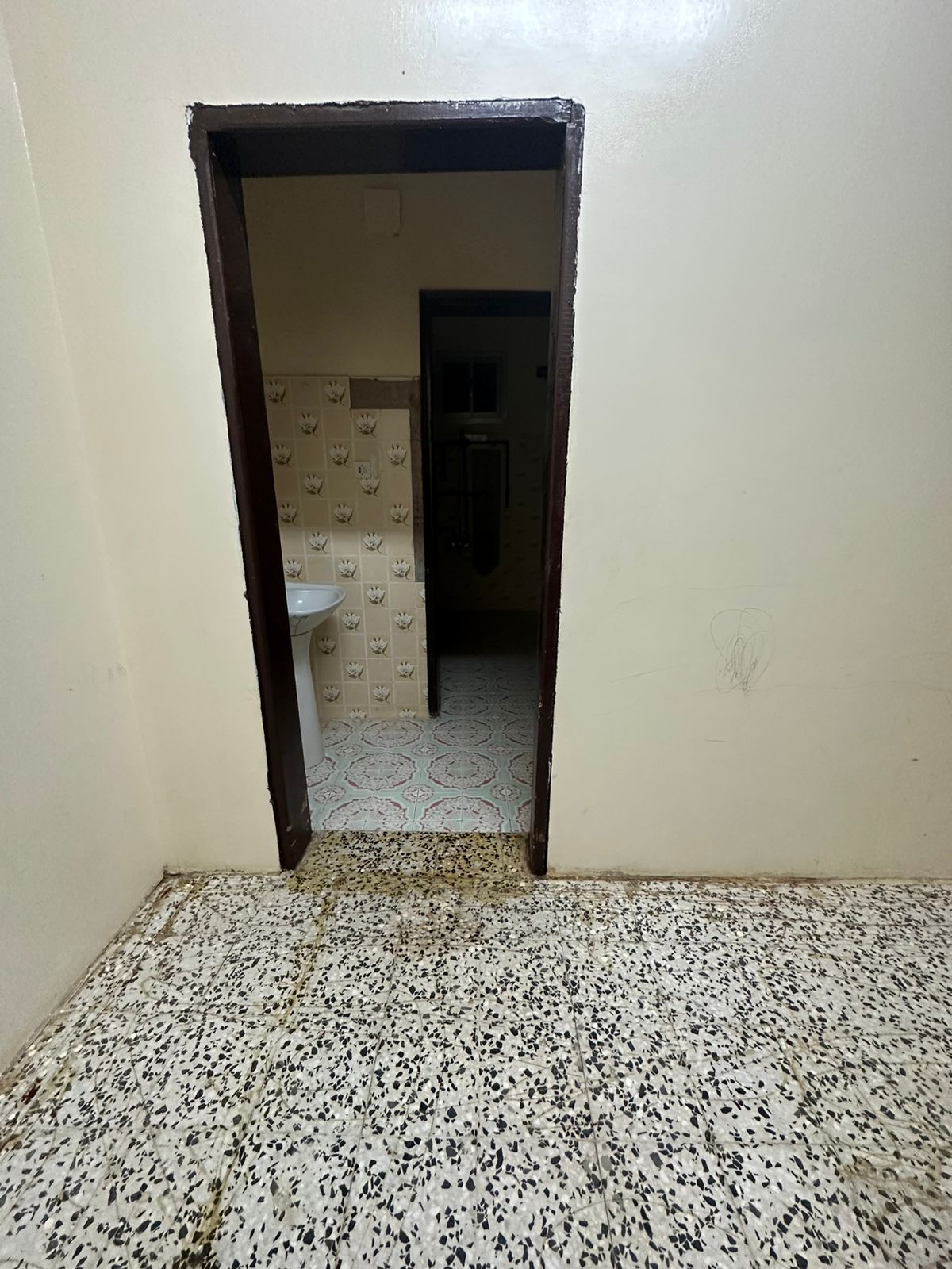 للبيع فيلا دور وشقتين بحي الفايزية للبيع فيلا دور وشقتين بحي الفايزية