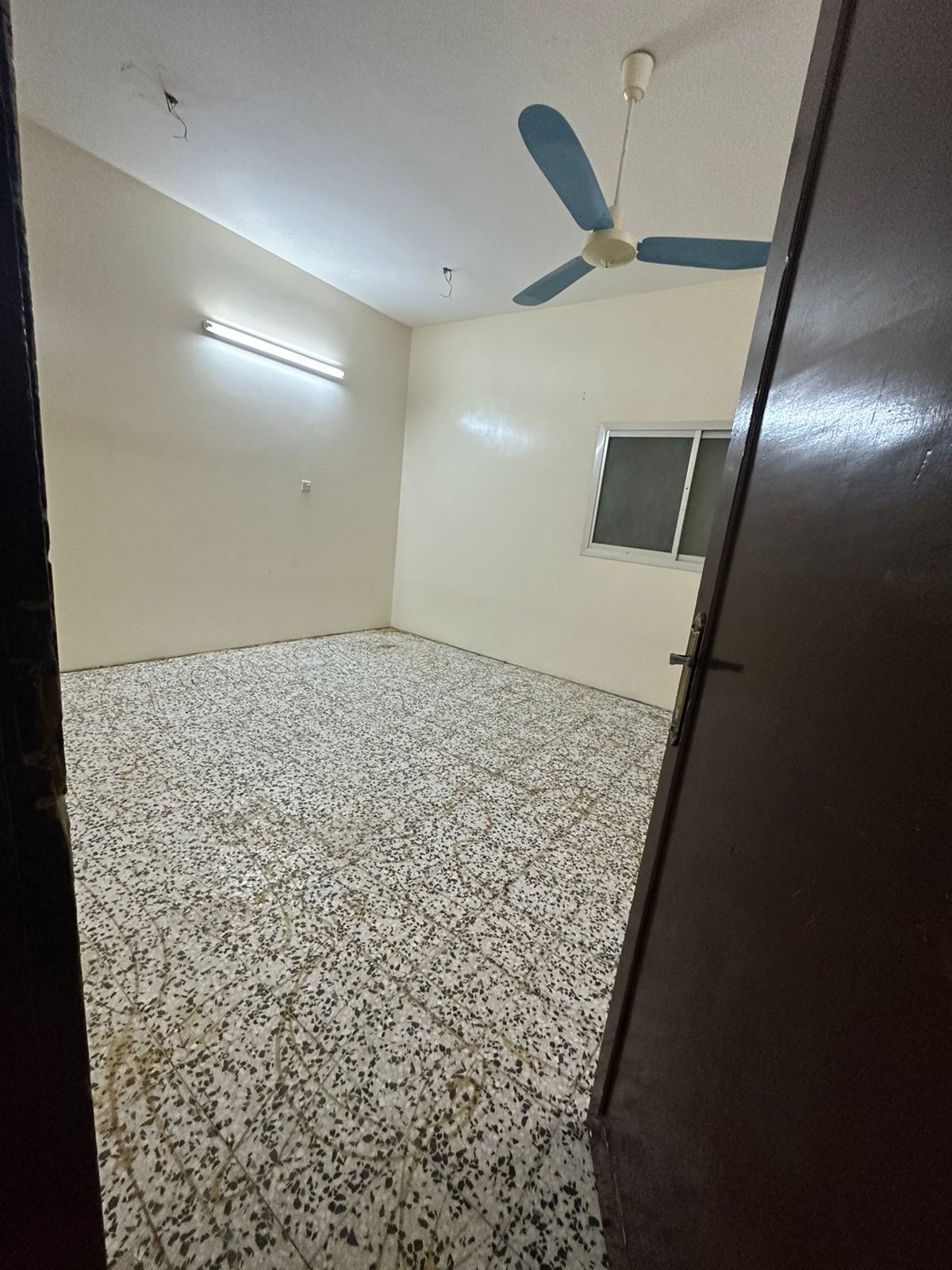 للبيع فيلا دور وشقتين بحي الفايزية للبيع فيلا دور وشقتين بحي الفايزية