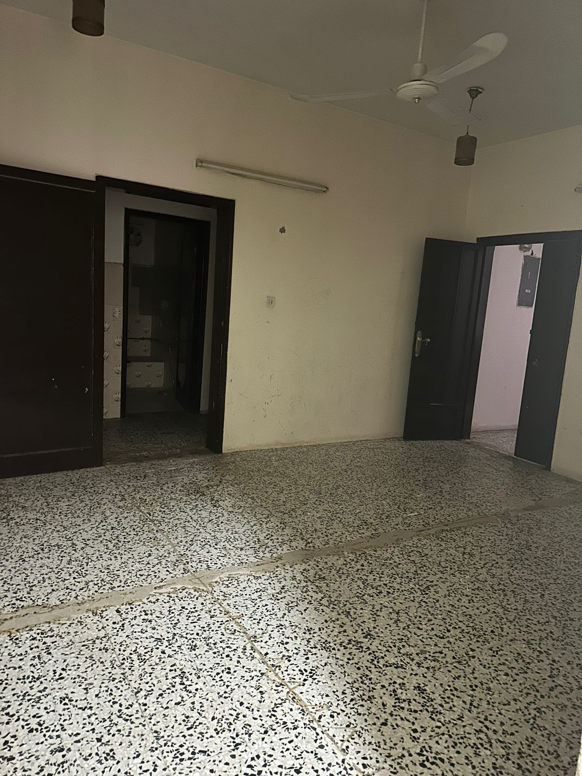 للبيع فيلا دور وشقتين بحي الفايزية للبيع فيلا دور وشقتين بحي الفايزية