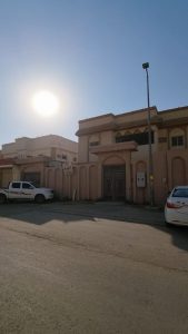 للبيع فيلا دور وشقتين بحي الفايزية