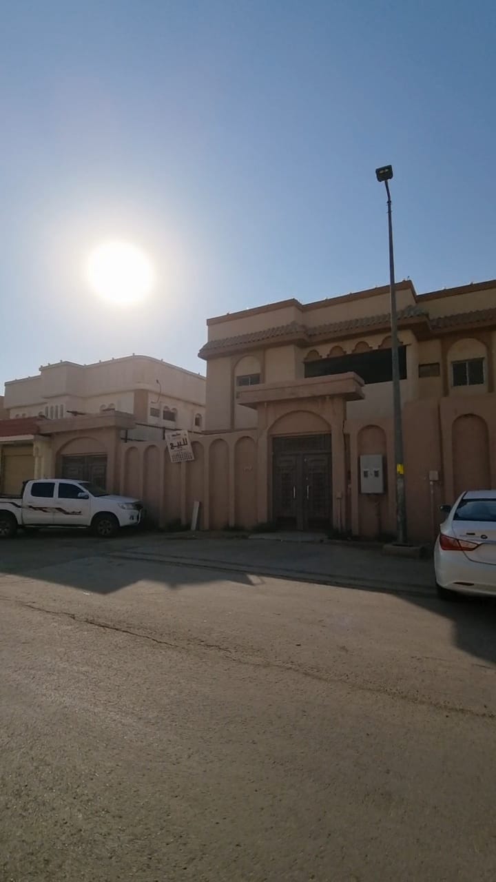 للبيع فيلا دور وشقتين بحي الفايزية للبيع فيلا دور وشقتين بحي الفايزية