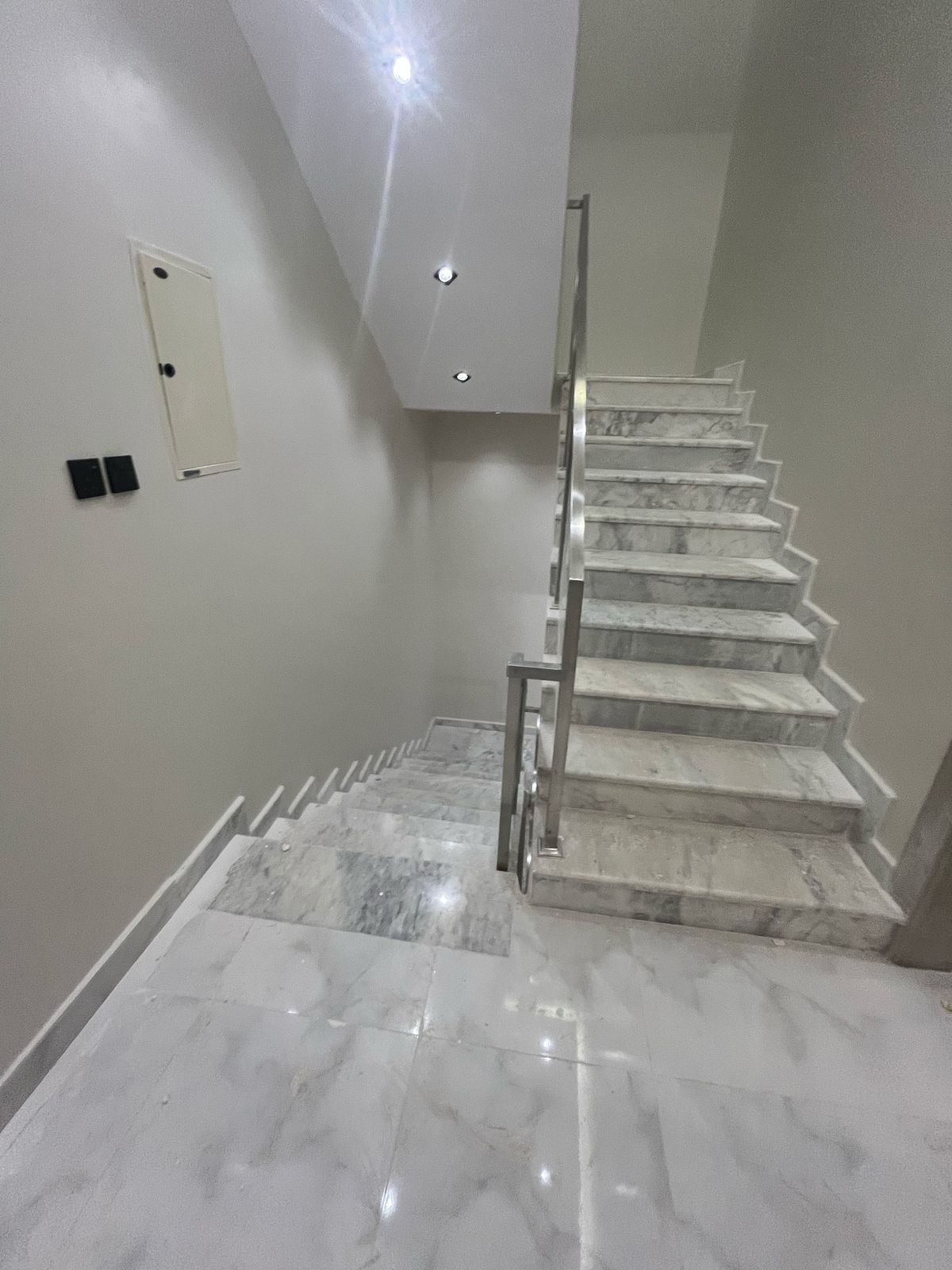 للبيع فيلا مودرن بحي الصهيل بعنيزه للبيع فيلا مودرن بحي الصهيل بعنيزه