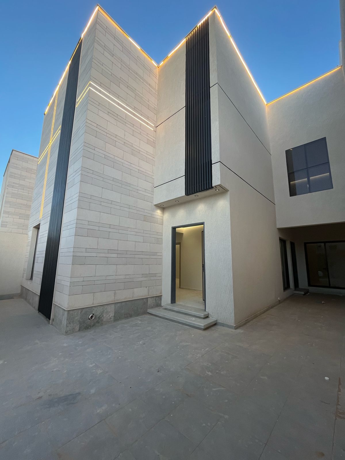 للبيع فيلا مودرن بحي الصهيل بعنيزه للبيع فيلا مودرن بحي الصهيل بعنيزه