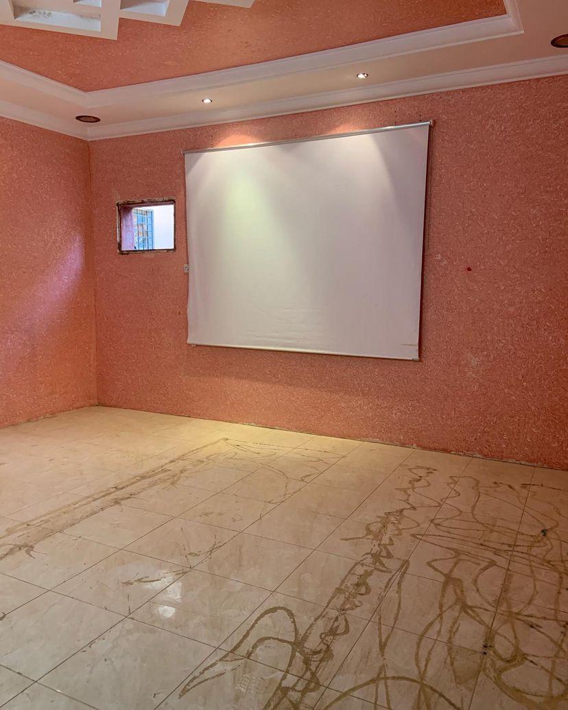 للبيع فيلا دور وشقتين بحي الضاحي للبيع فيلا دور وشقتين بحي الضاحي