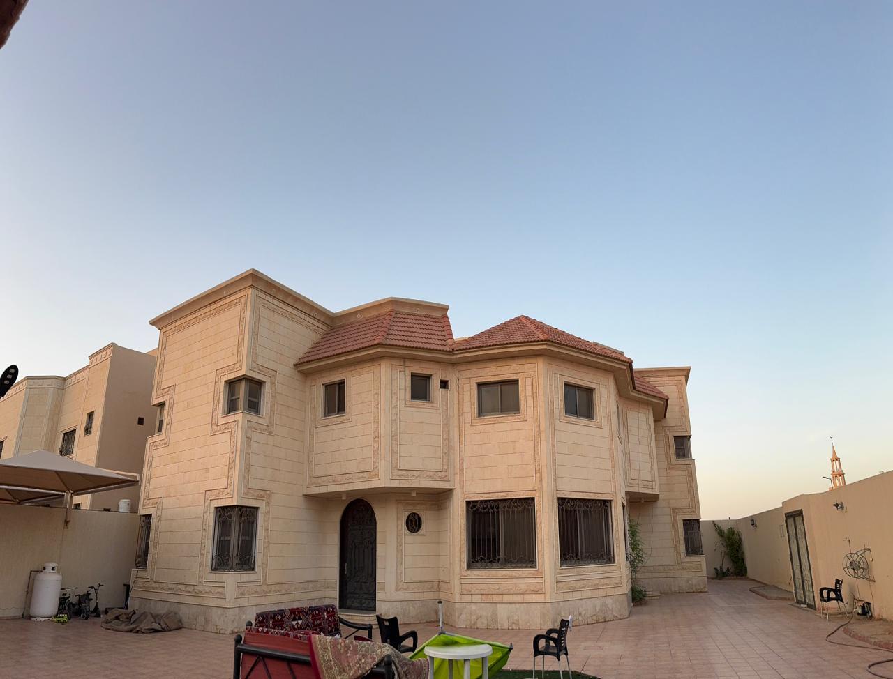 للبيع فيلا على شارعين بحي الريان للبيع فيلا على شارعين بحي الريان