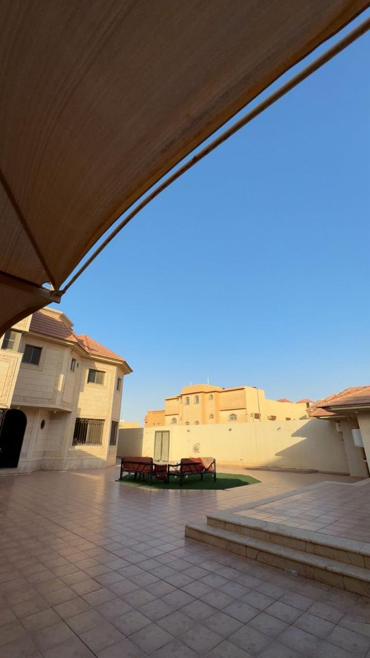 للبيع فيلا على شارعين بحي الريان للبيع فيلا على شارعين بحي الريان