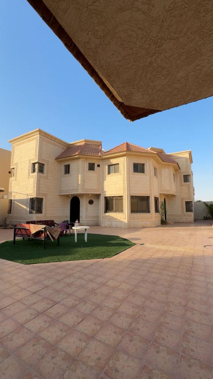 للبيع فيلا على شارعين بحي الريان للبيع فيلا على شارعين بحي الريان